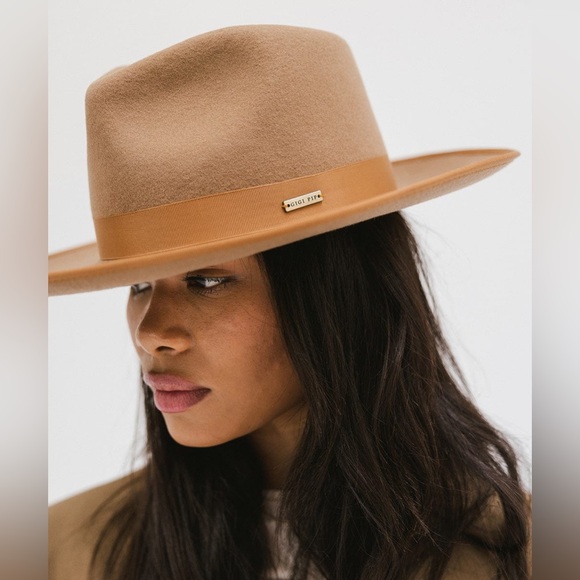 Gigi Pip Monroe Rancher - Picture 3 of 13